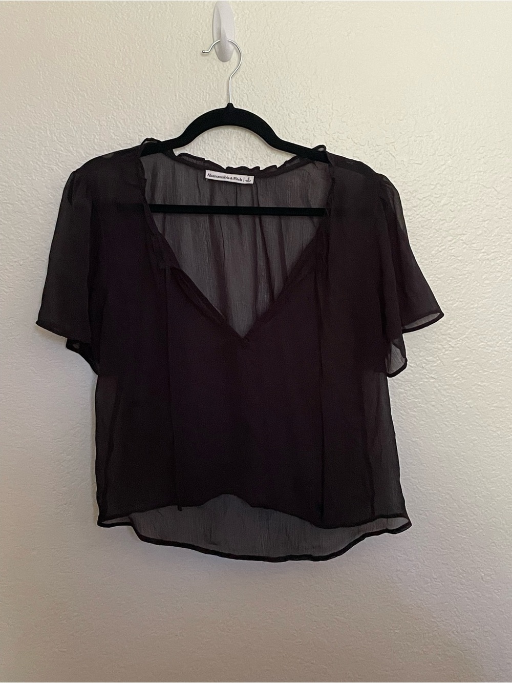 Abercrombie & Fitch Sheer Flutter Sleeve Blouse in Black Size Small Like New
